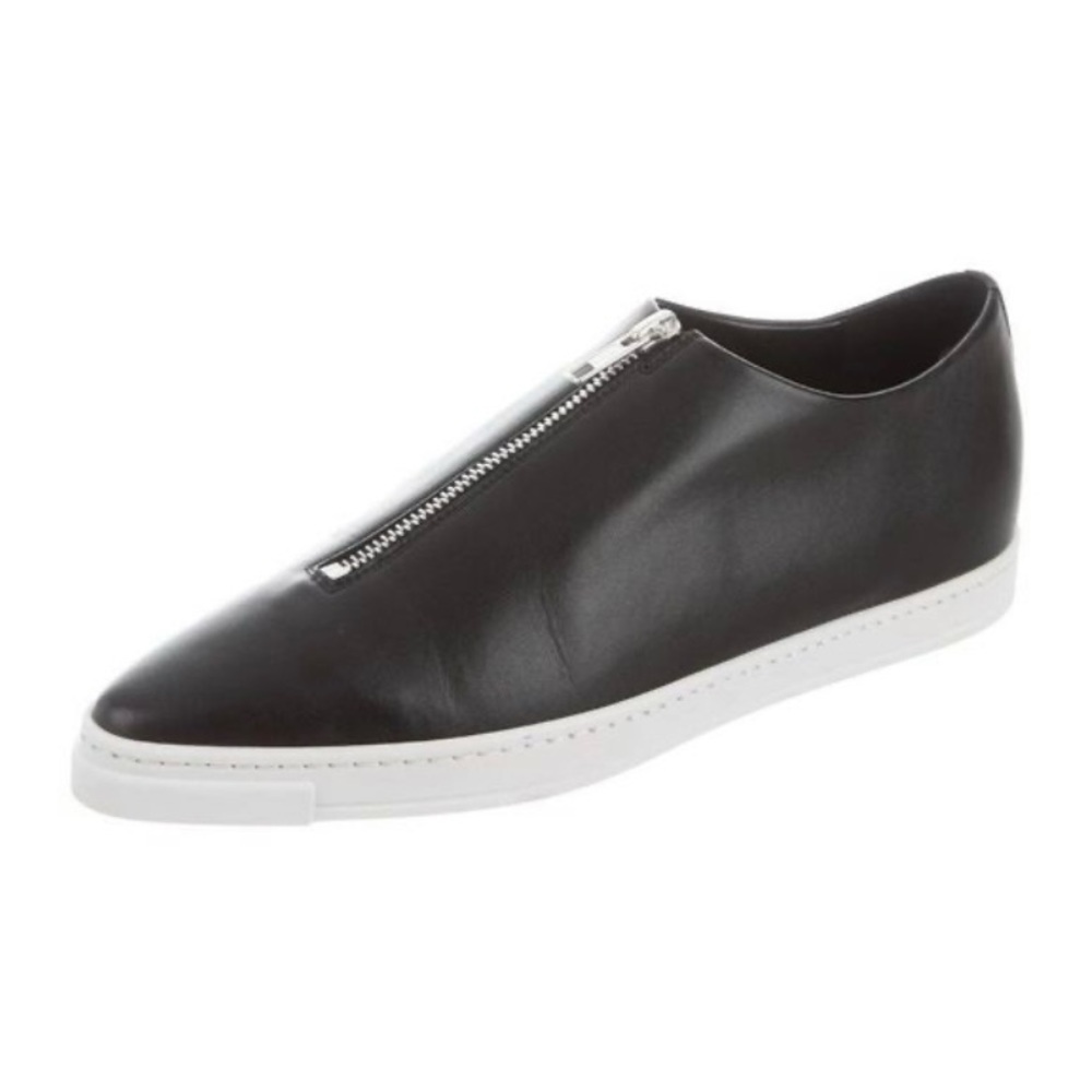 Stella McCartney Medusa zip loafers. 🖤